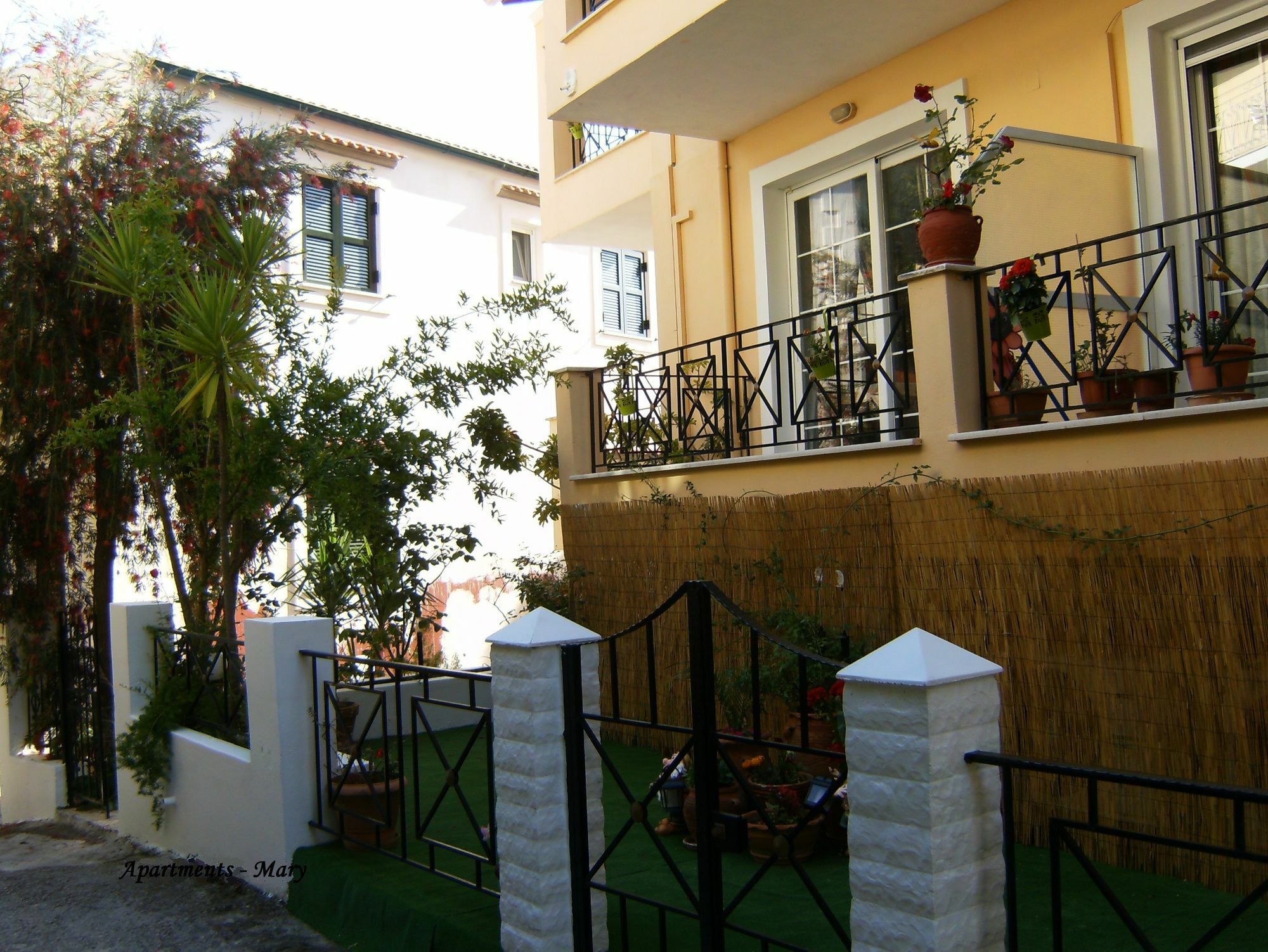 Apartments Mary Agios Gordios  Exterior photo